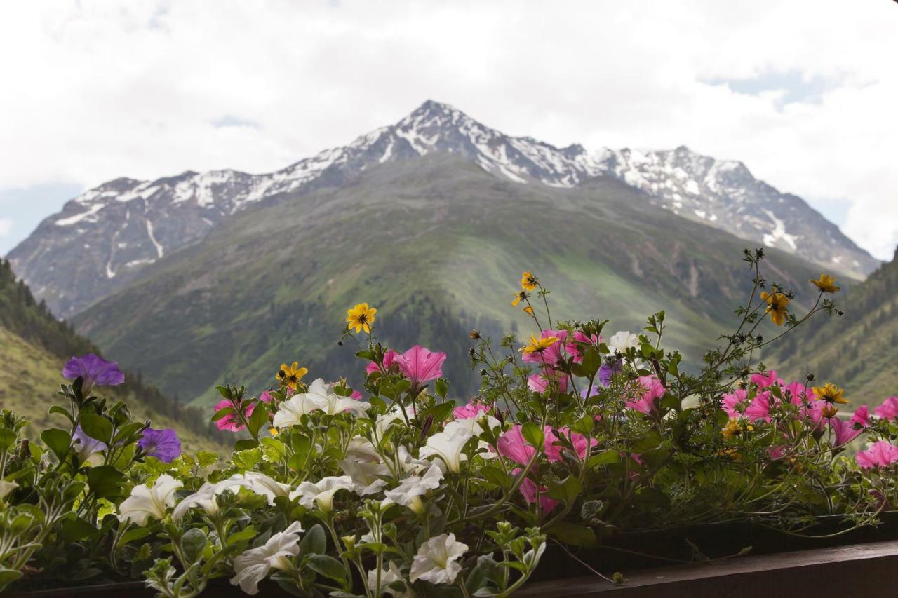 Hotel Garni Rifflsee St. Leonhard im Pitztal Exterior foto